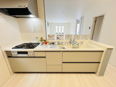 �_�ސ쌧������s���c4���ڂ̐V�z��ˌ��ẴL�b�`��