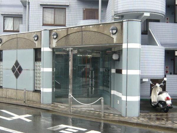 �_�ސ쌧����s���1���ڂ̒��Ã}���V�����̃G���g�����X
