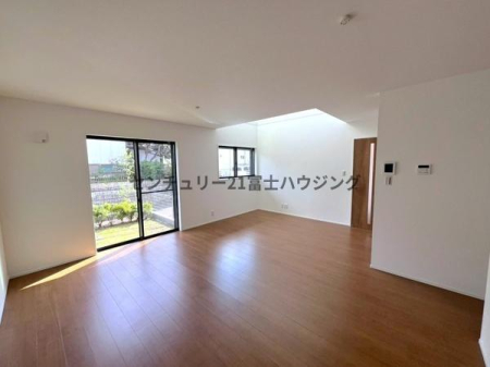 �_�ސ쌧���q�s�J�c5���ڂ̐V�z��ˌ��Ẵ��r���O