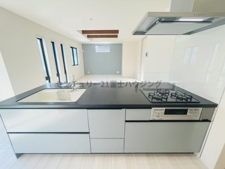 �_�ސ쌧������s�Ђ΂肪�u�̐V�z��ˌ��ẴL�b�`��