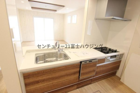 �_�ސ쌧������s���c2���ڂ̐V�z��ˌ��ẴL�b�`��