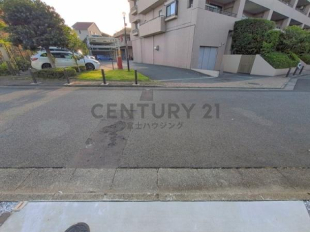 �_�ސ쌧����s�ғ��V��2���ڂ̐V�z��ˌ��Ă̑O�ʓ��H�܂ތ��n�ʐ^