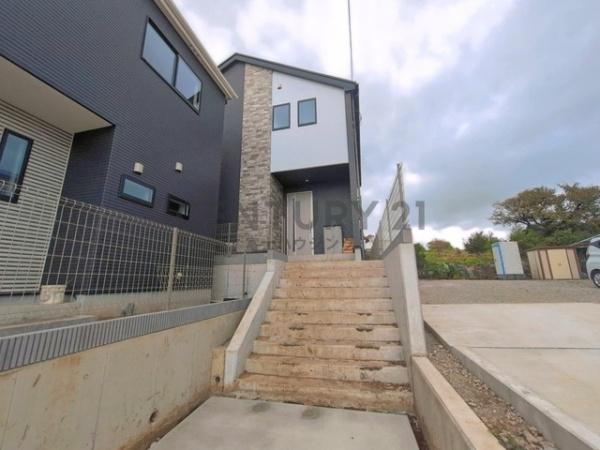�_�ސ쌧����s�T���̐V�z��ˌ��Ă̑O�ʓ��H�܂ތ��n�ʐ^