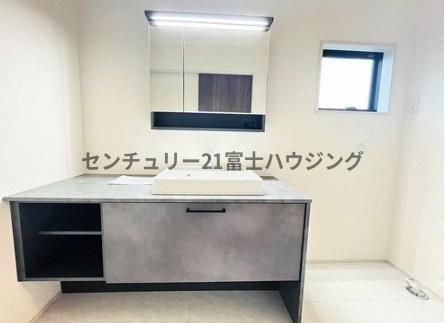 �_�ސ쌧����s�H��3���ڂ̐V�z��ˌ��Ă̐��ʑ�E���ʏ�